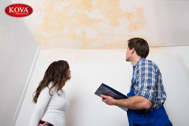 Trần nhà thấm nước sẽ gây ra nhiều hậu quả nghiêm trọng